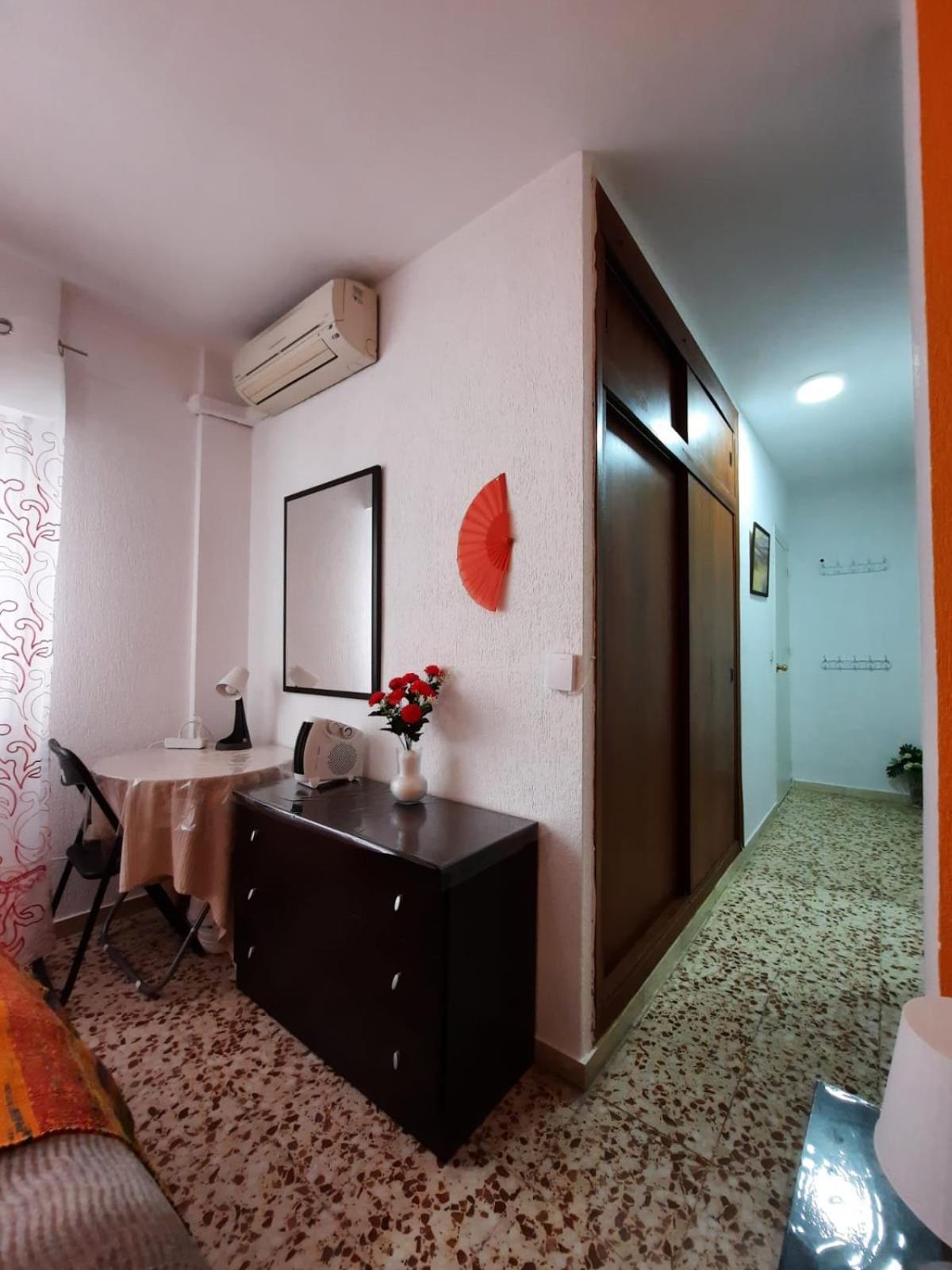 Habitaciones En Mi Piso Del Centro De Huelva Exterior photo